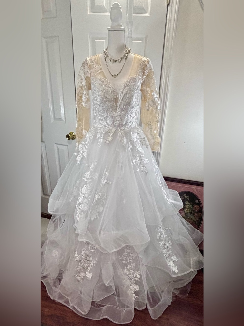 NWT White/Ivory A-Line Tiered V-Neck Long Sleeve Lace Tulle Zip/Button Sz 12